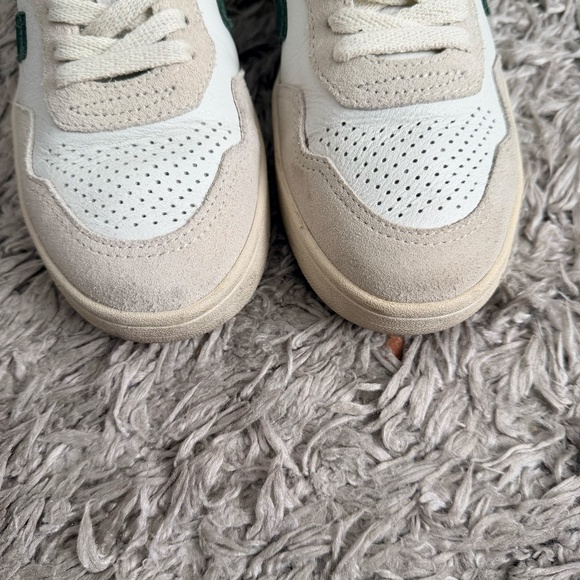 Veja V-90 Sneakers - Picture 3 of 6